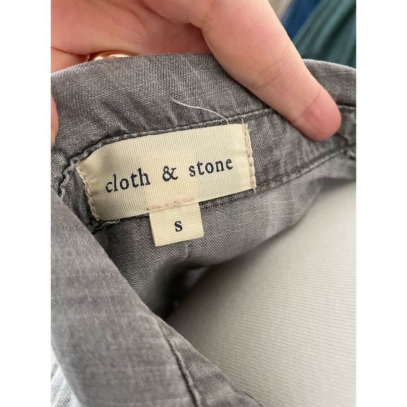 Cloth & Stone Split-back Chambray Top - Picture 4 of 4